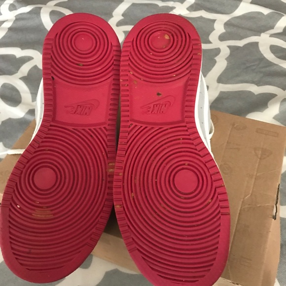 Nike’s - Picture 3 of 4